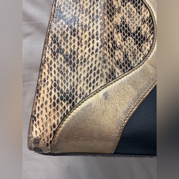 Gucci
Python Medium Osiride Top Handle Bag - Picture 6 of 10